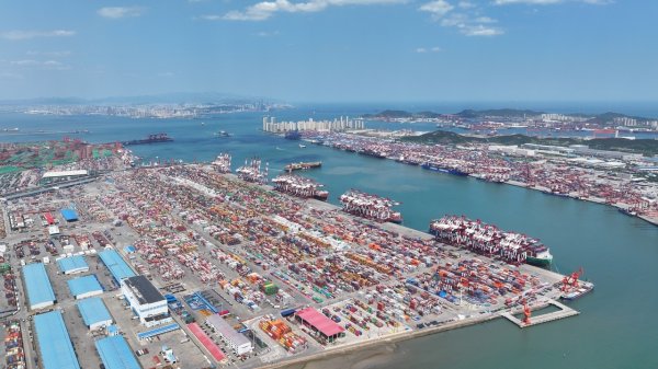 配资怎么玩的 青岛港：上半年航线布局再升级，助力国际航运中心建设再上新台阶