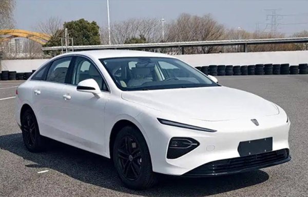 最新配资平台查询 荣威加入换电行列!全新D7换电版续航500KM，新能源之路任重道远
