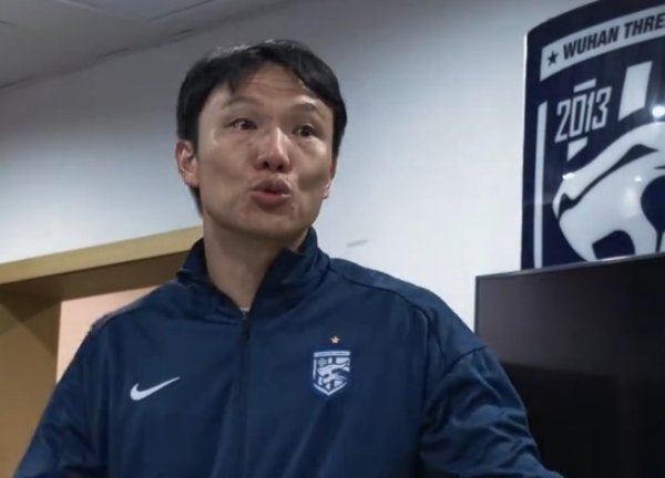 在线股票炒股配资 邓卓翔含泪讲话：事情发生了再痛苦吗？之前在干什么？未来呢？